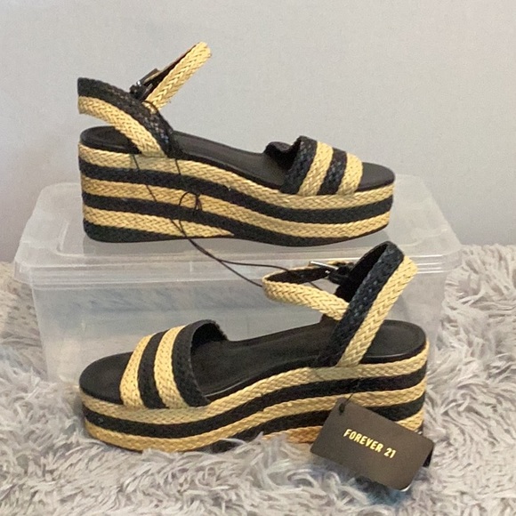 Forever 21 straw wedges size 6.5 - Picture 1 of 6